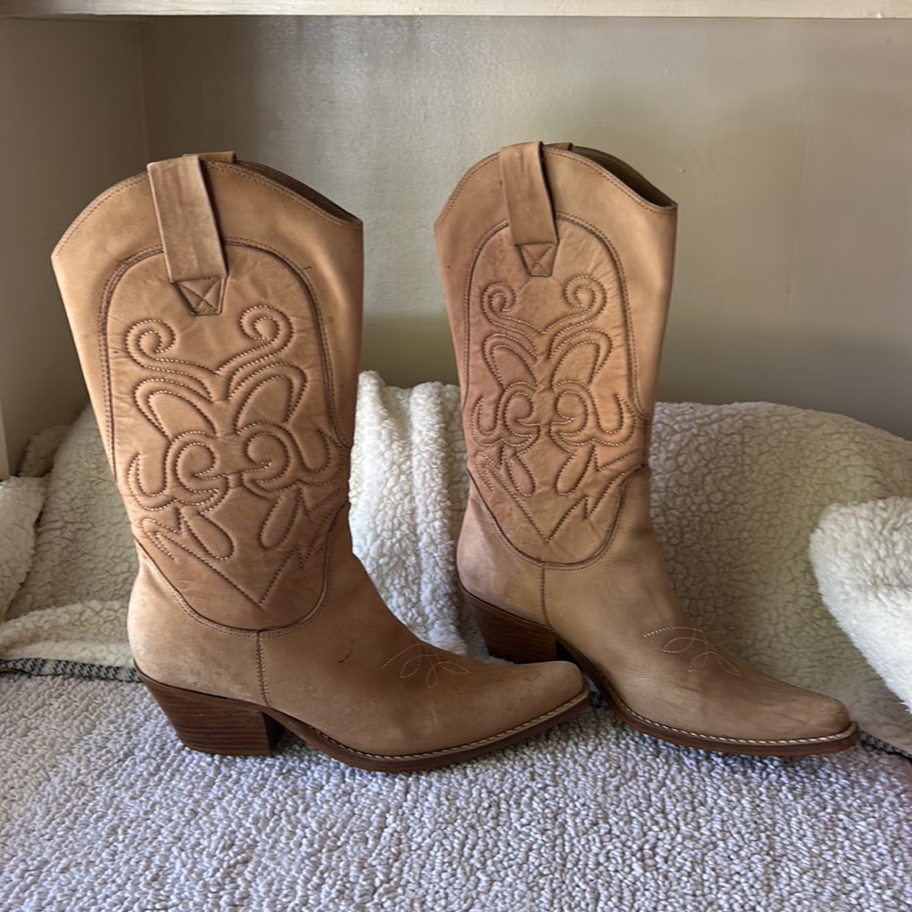 Penny ❤️ Kenny High Noon Cowboy Western Boots Beige Leather Scroll Design